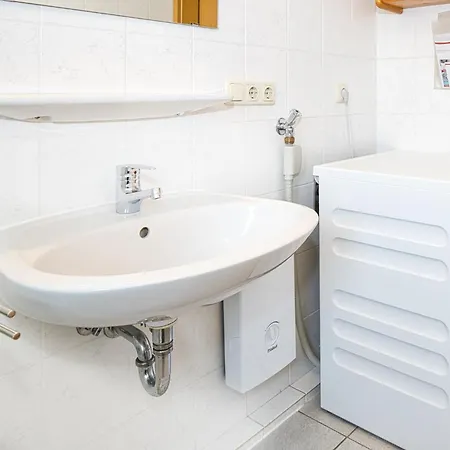 Maike, 15b Apartman *